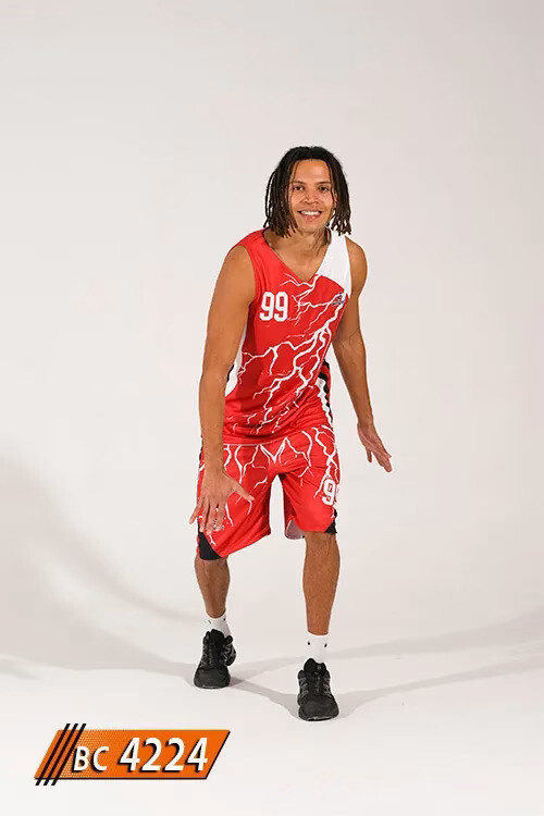Kırmızı beyaz basketbol forması şimşek desenli BC 4224 aksiyon pozisyonu