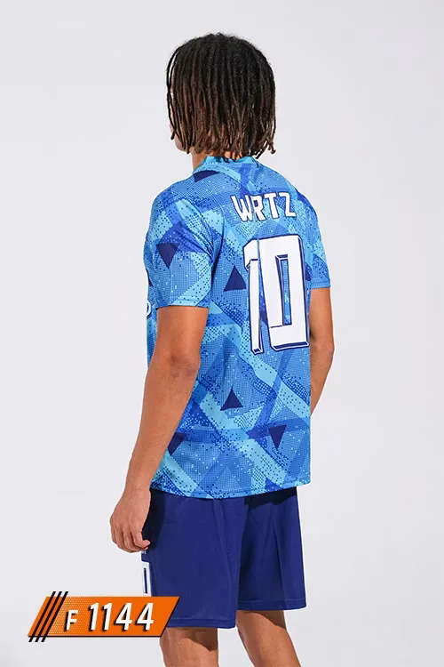 Halı saha forması arka görünüm, mavi Manchester City halı saha forması. Sırt isim ve numara baskısına uygun alan. Takıma özel halı saha forması tasarlama ve yaptırma için F1144 model.