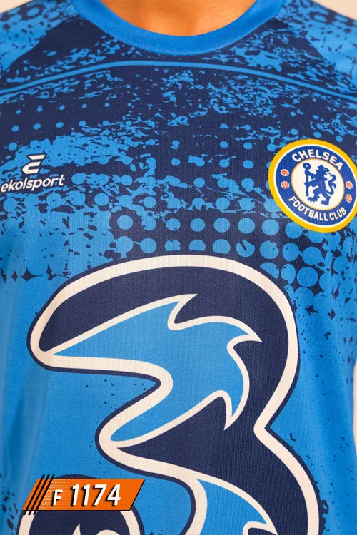 Chelsea Mavi Lacivert Puantiye Desenli Halı Saha Forması göğüs ve arma detayı F1174