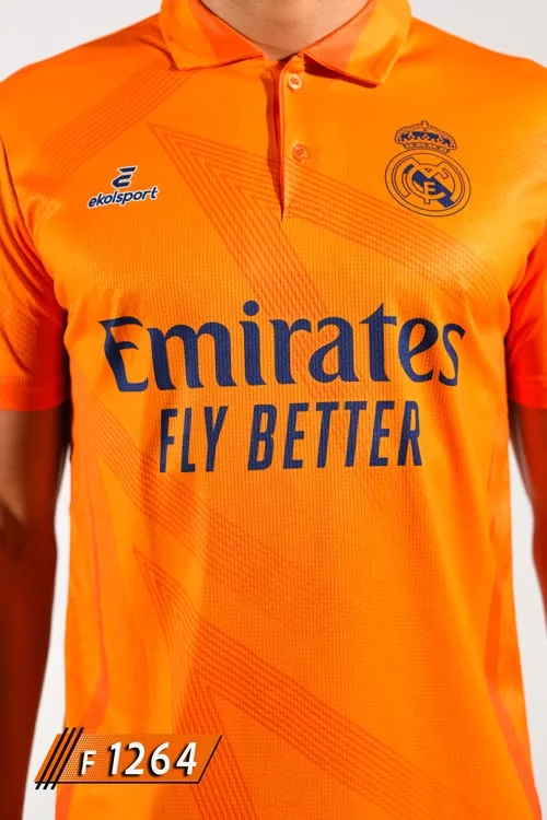 Real Madrid Turuncu Polo Yaka Futbol Forması göğüs ve arma detayı F1264